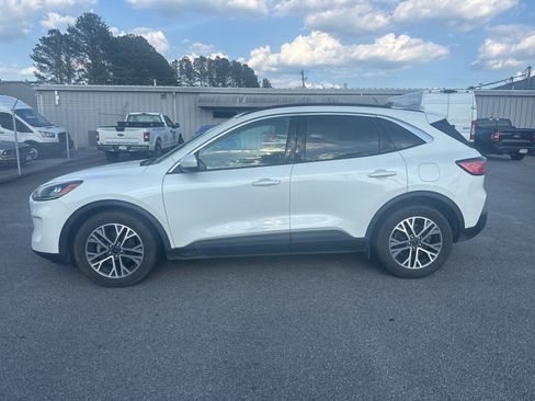 Used 2022 Ford Escape SEL w/ Technology Package FWD image 3