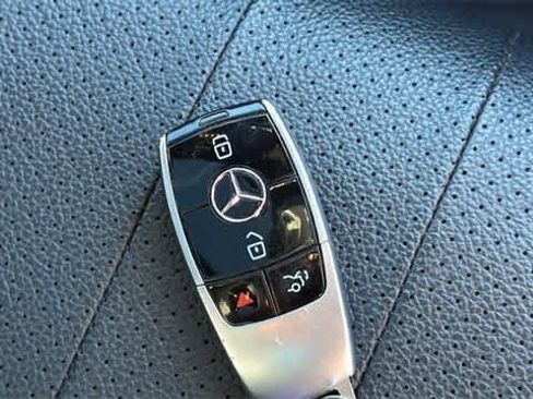 Used 2017 Mercedes-Benz E 300 4MATIC image 37