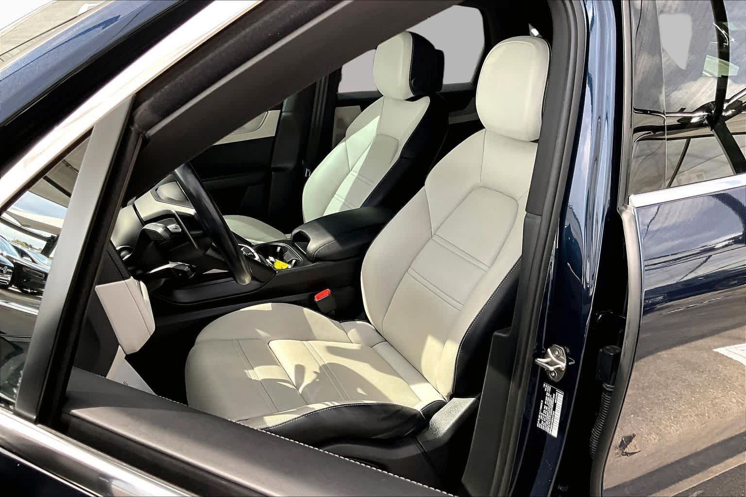 Used 2024 Porsche Cayenne AWD/4WD image 8