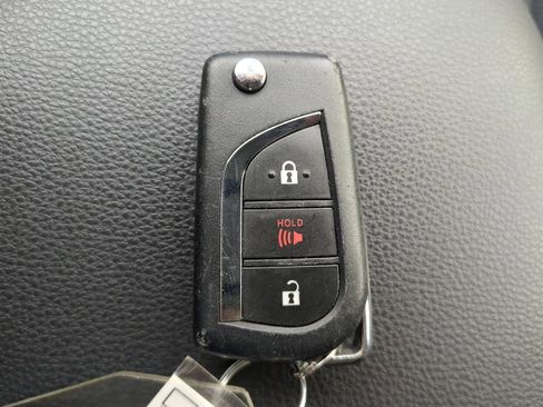 Used 2021 Toyota RAV4 LE image 32