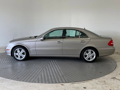 Used 2005 Mercedes-Benz E 500 4MATIC Sedan image 2