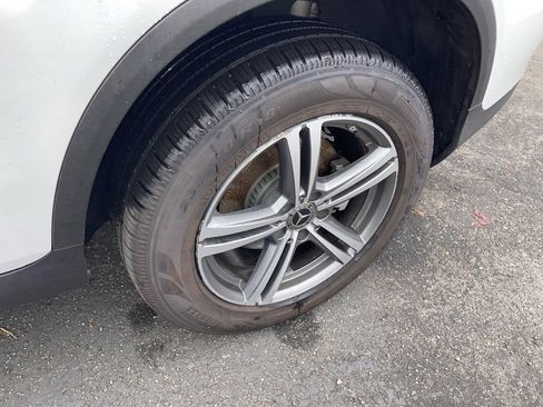 Used 2020 Mercedes-Benz GLC 300 image 3