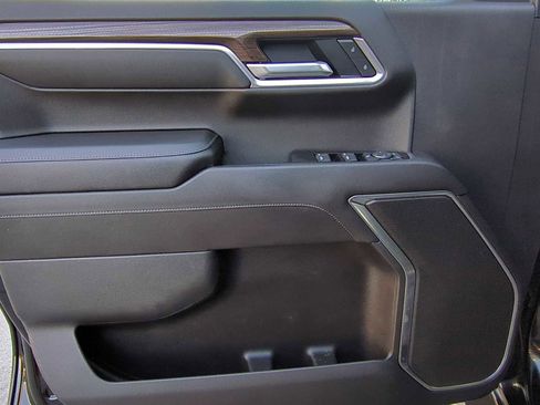 Used 2022 Chevrolet Silverado 1500 LT w/ Protection Package image 10