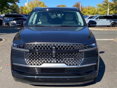 New 2025 Lincoln Navigator Reserve image 2