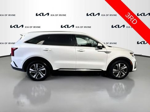 Certified 2023 Kia Sorento SX Prestige w/ Panoramic Sunroof Package AWD/4WD image 9