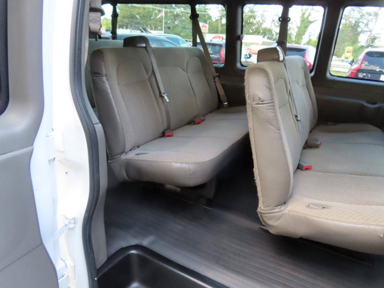 Used 2015 Chevrolet Express 3500 LS RWD image 21
