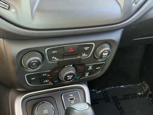 Used 2018 Jeep Compass Latitude w/ Popular Equipment Group AWD/4WD image 24