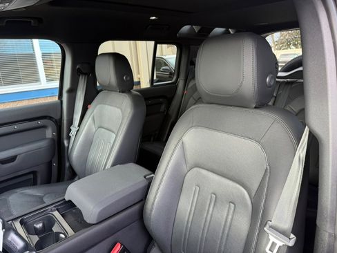 Used 2022 Land Rover Defender 110 X-Dynamic SE image 12