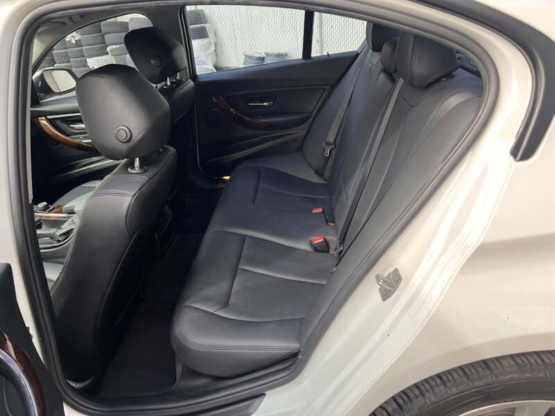 Used 2016 BMW 320i xDrive Sedan AWD/4WD image 16