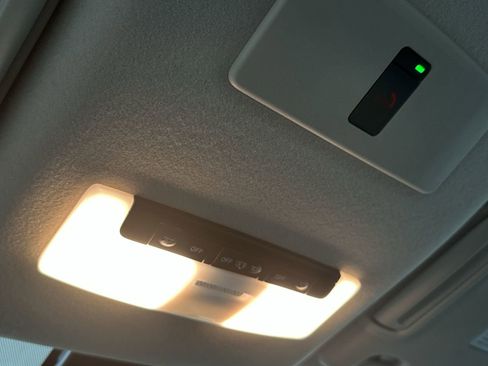 New 2025 Nissan Versa SR w/ Trunk Package image 23