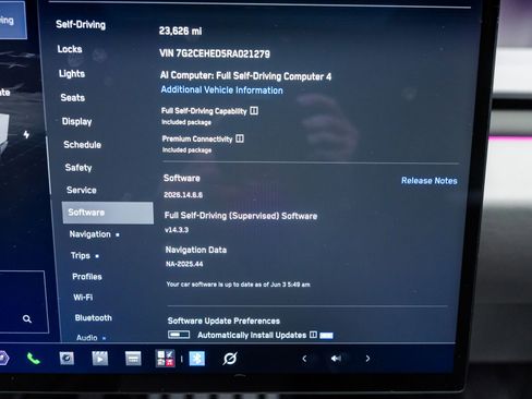 Used 2024 Tesla Cybertruck AWD Crew Cab image 40