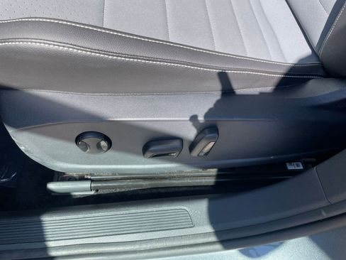 Used 2025 Volkswagen Jetta SE image 23