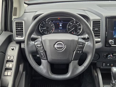 Used 2024 Nissan Frontier SV w/ SV Convenience Package RWD image 17