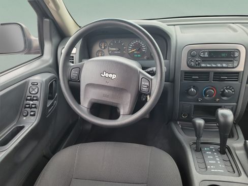 Used 2004 Jeep Grand Cherokee Laredo w/ Convenience Group AWD/4WD image 10