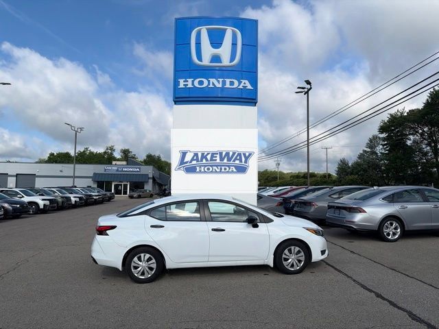 Used 2025 Nissan Versa S w/ Trunk Package FWD image 1