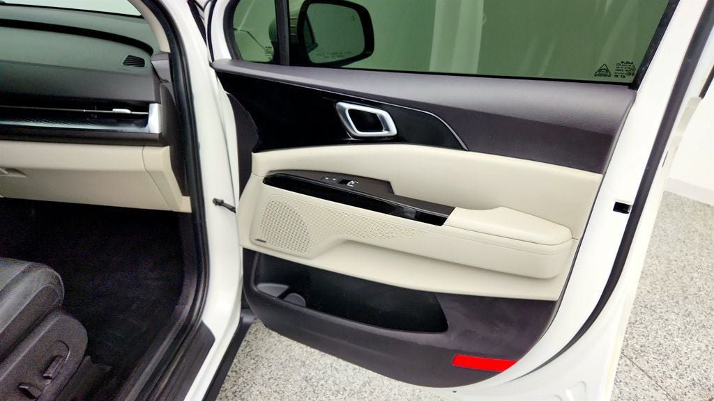 Used 2024 Kia Carnival SX Prestige FWD image 27