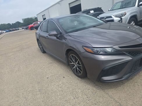 Used 2024 Toyota Camry SE FWD image 2