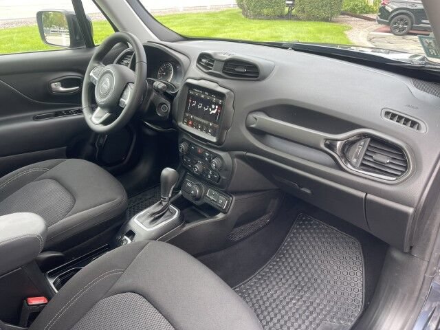 Used 2023 Jeep Renegade Altitude w/ Sun/Sound Group AWD/4WD image 10