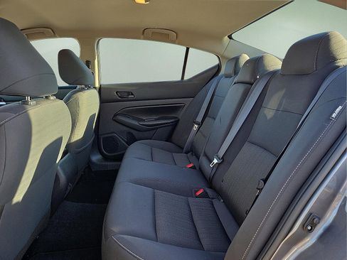 Used 2024 Nissan Altima 2.5 SV image 10