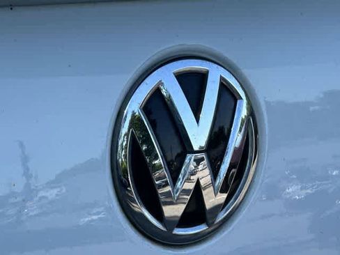 Used 2017 Volkswagen Jetta Sport w/ Jetta Sport Lighting Package FWD image 17