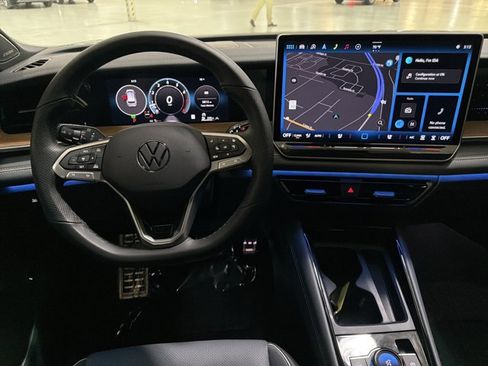 Certified 2026 Volkswagen Tiguan SEL R-Line image 28