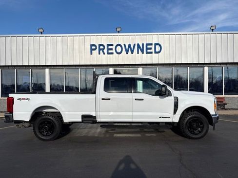Used 2023 Ford F350 XLT AWD/4WD image 2