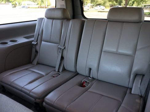 Used 2008 Chevrolet Suburban LT w/ LT Preferred Equipment Group AWD/4WD image 21