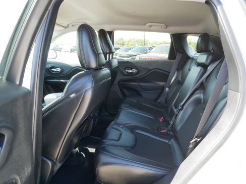 Used 2020 Jeep Cherokee Trailhawk w/ Cold Weather Group AWD/4WD image 35