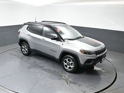 Used 2022 Jeep Compass Trailhawk w/ Trailhawk Elite Group image 44