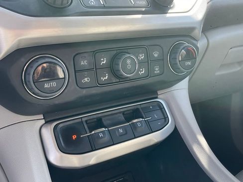 Used 2022 GMC Acadia SLT w/ Preferred Package image 17