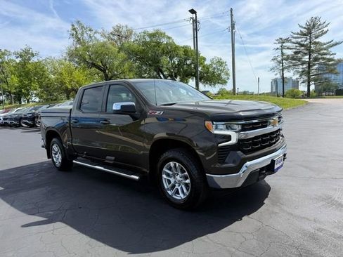 Used 2023 Chevrolet Silverado 1500 LT w/ Z71 Off-Road Package AWD/4WD image 8