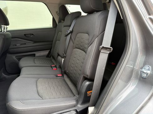 Used 2025 Nissan Pathfinder SV AWD/4WD image 13