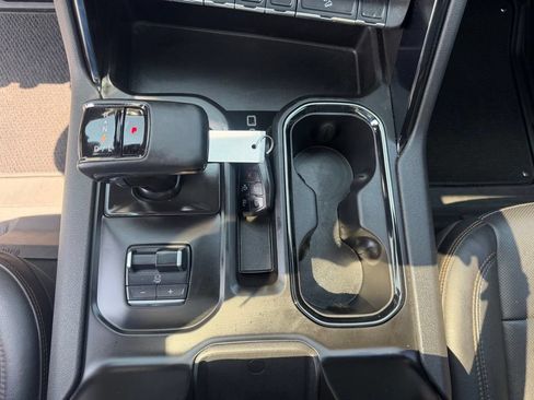 Used 2024 GMC Sierra 1500 AT4 w/ Technology Package AWD/4WD image 44