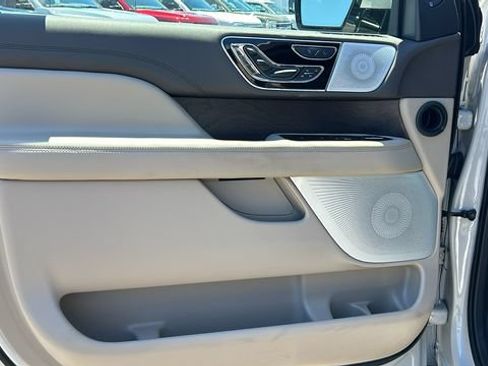 Used 2023 Lincoln Navigator L Reserve AWD/4WD image 18