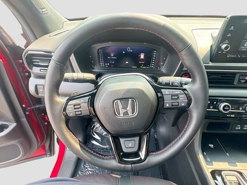 Used 2025 Honda Pilot Black Edition image 7