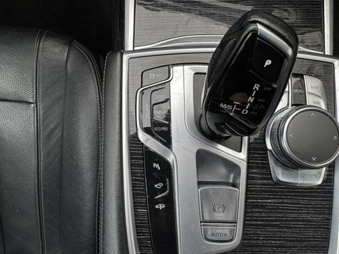 Used 2017 BMW 740i image 21