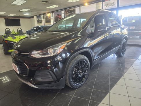 Used 2021 Chevrolet Trax LT w/ Midnight Edition image 1