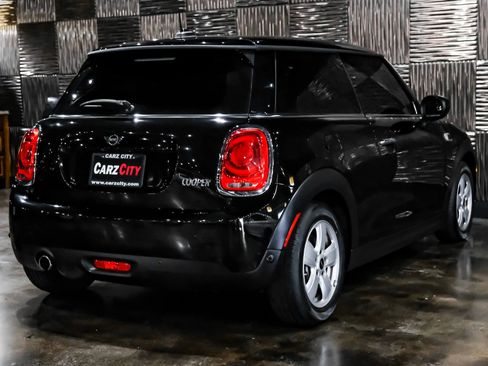 Used 2021 MINI Cooper 2-Door Hardtop FWD image 8