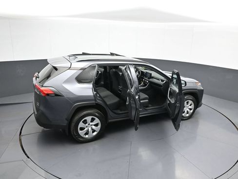 Used 2021 Toyota RAV4 LE AWD/4WD image 44