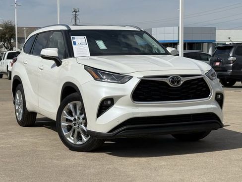 Used 2021 Toyota Highlander Limited image 2