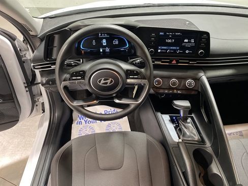 Used 2024 Hyundai Elantra SE image 26