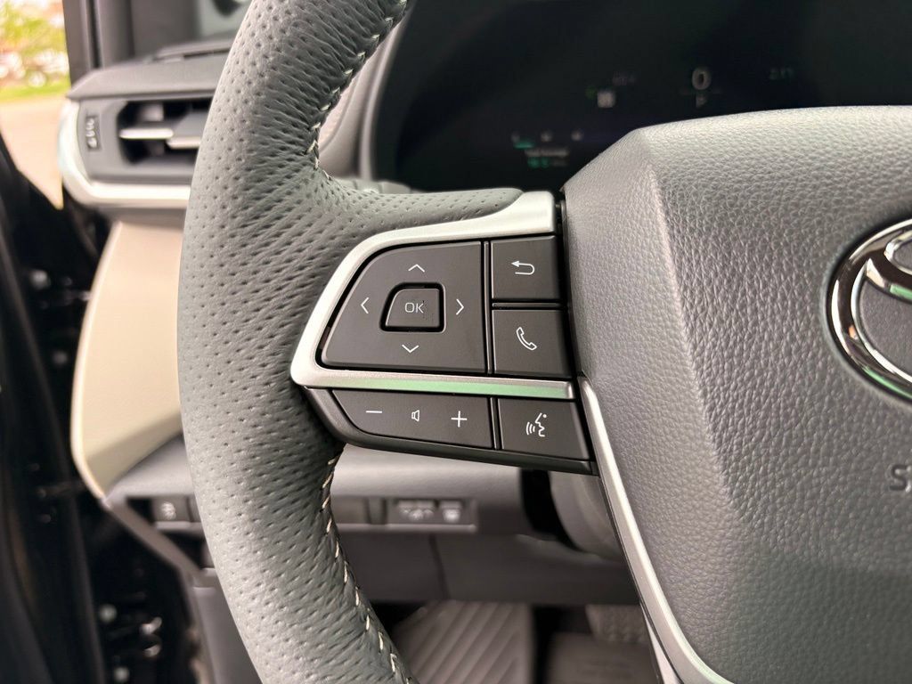 Used 2026 Toyota Sienna Platinum AWD/4WD image 19