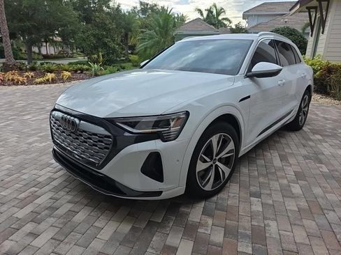 Used 2024 Audi Q8 e-tron Prestige w/ Prestige Package AWD/4WD image 2
