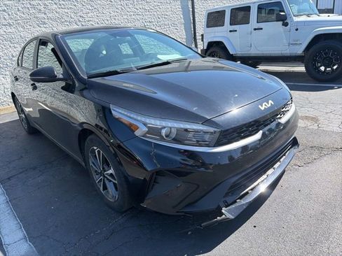 Used 2022 Kia Forte LXS w/ LXS Technology Package FWD image 3