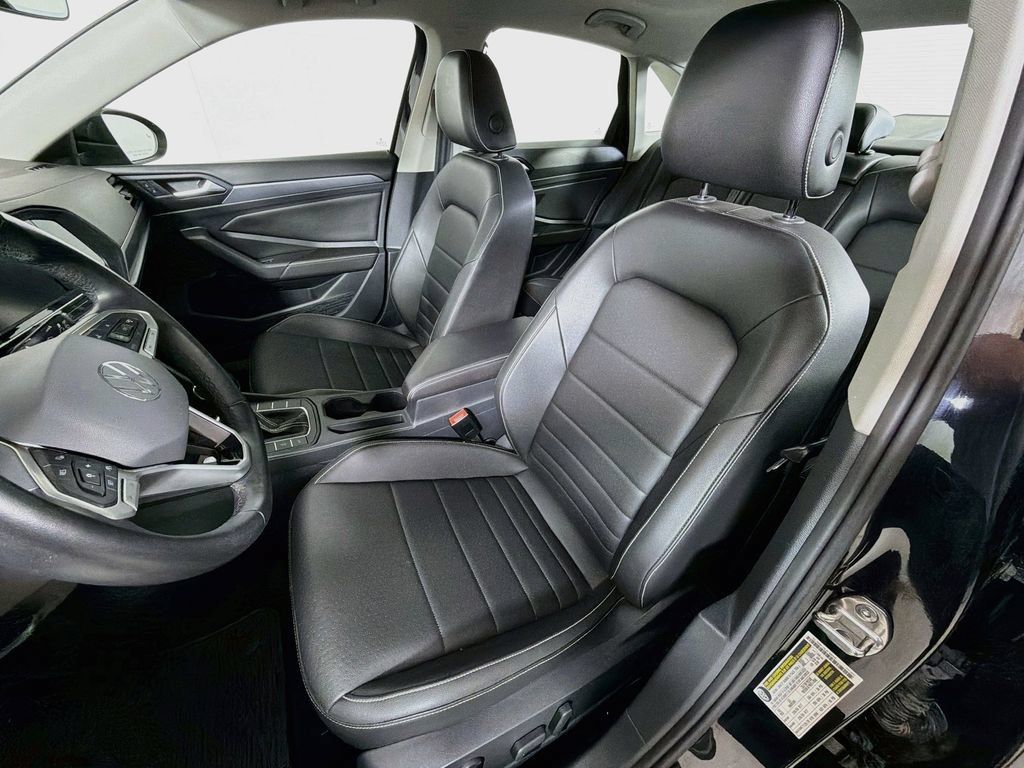 Used 2024 Volkswagen Jetta SE FWD image 12