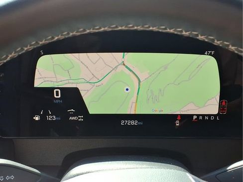 Used 2025 Chevrolet Traverse LT image 13