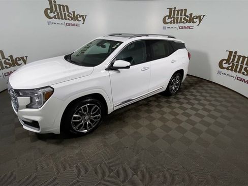 Used 2023 GMC Terrain Denali image 4