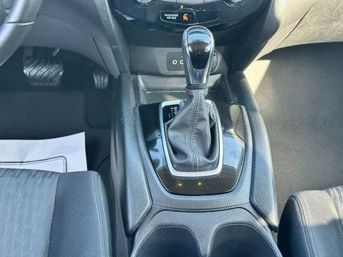 Used 2018 Nissan Rogue SV FWD image 14
