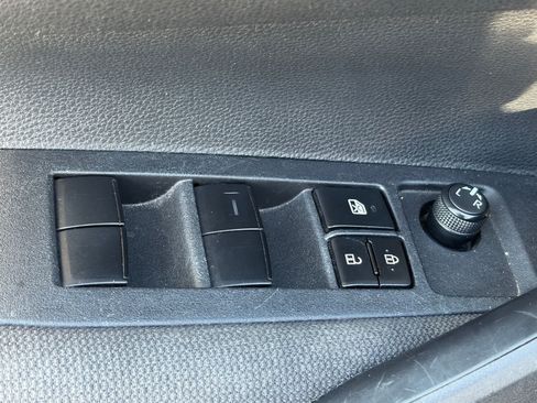 Used 2025 Toyota Corolla LE FWD image 7