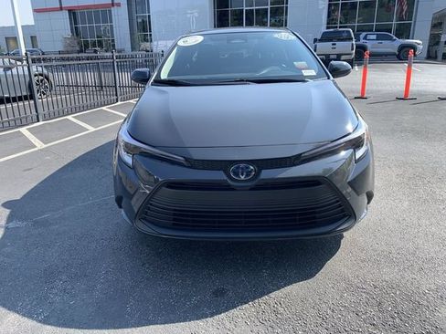 Certified 2025 Toyota Corolla LE FWD image 3